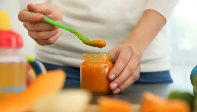 26 Yaşındaki Genç, 1 Haftalık Bebek Maması Deneyimini Açıkladı