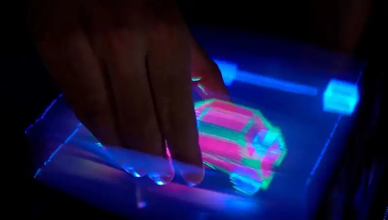 Dünyanın İlk Etkileşimli 3D Hologramı Geliştirildi: Gelecek Teknolojisi