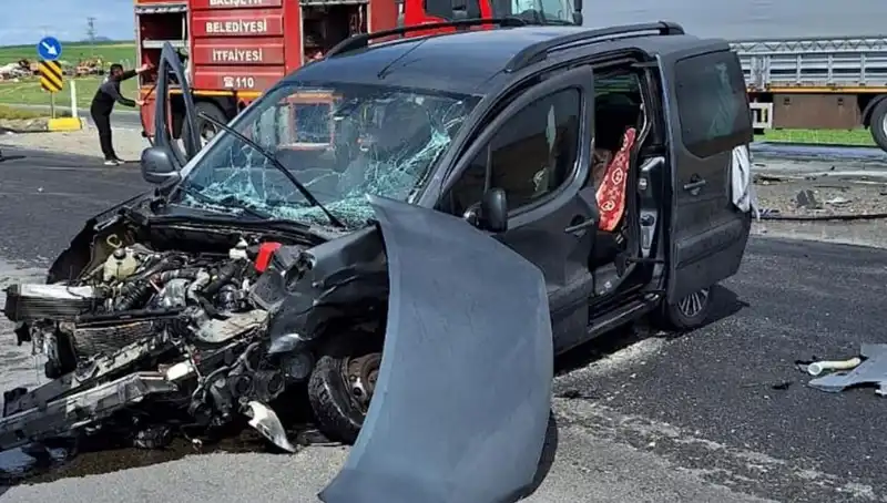 Ankara Yolunda Feci Kaza: Üç Kişi Yaralandı, Olayın Kayıtları Ortaya Çıktı