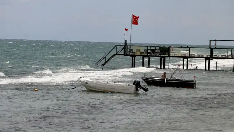 Poyraz Rüzgarı Türkiye Kıyılarında Etkisini Artırdı, Denizde Yasaklar Başladı