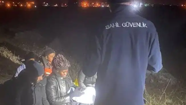 İzmir'de Düstü Düzensiz Göçmen Operasyonu: 7 Kişi Yakalandı!