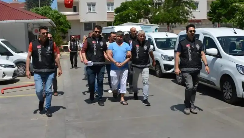 Lüleburgaz'da Fuhuş Operasyonu: 10 Gözaltı, 3 İşletmeye Kapatma Ceza