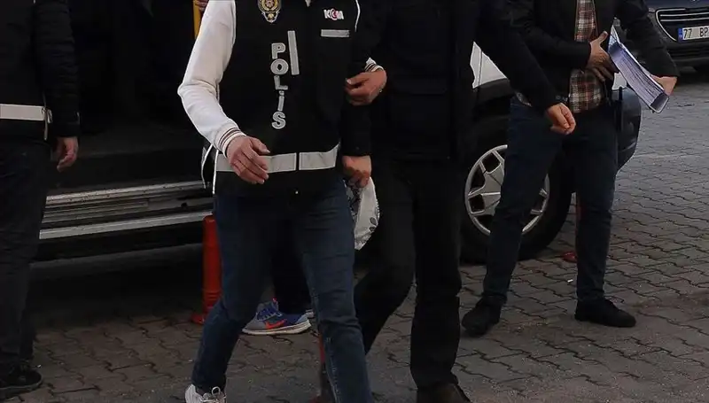 Samsun’da Uyuşturucu Operasyonu: İki Şüpheli Yakalandı, Pazar Dışı Uyuşturucuyla Mücadele Sürüyor
