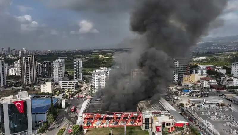 Mersin'de Fabrika Yangını: TOMA İle Büyük Müdahale Gerçekleşti