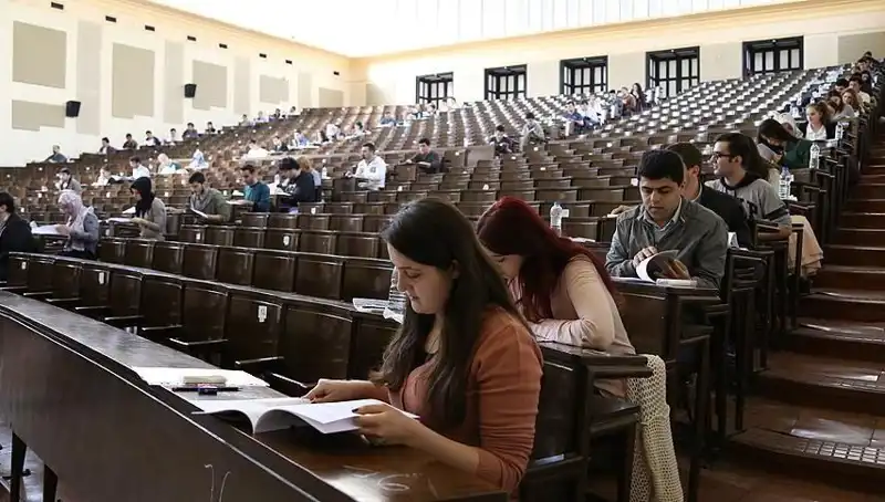 Üniversite Kayıtları Son Gün: Geleceğinizi Şekillendirmek İçin Acele Edin!