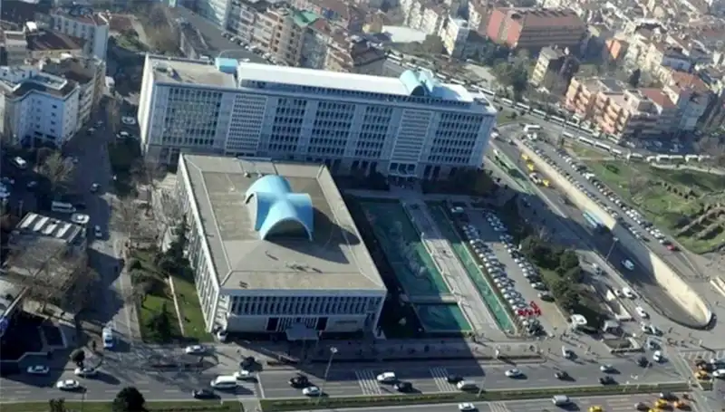 İBB Yolsuzluk Soruşturmasında Şok Gelişmeler: Şüpheliler Adliyeye Sevk Edildi