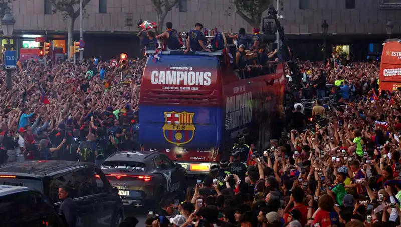 Barcelona’nın Yıldızları, Taraftarlarıyla Unutulmaz Bir Günde Buluştu