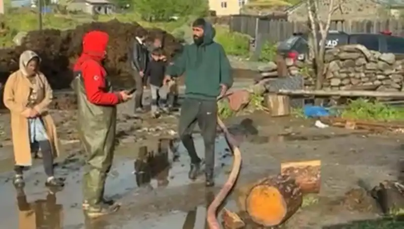 Ardahan'da Sağanak Yağış, Sel Felaketine Dönüştü: Vatandaşlar Felaketle Yüzleşiyor