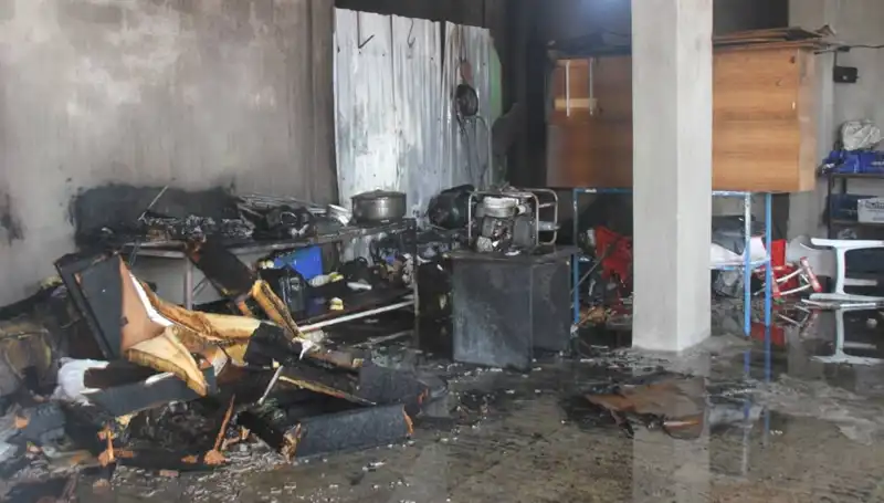 Antalya'daki Depo Yangını, Şehri Korku İçinde Bıraktı