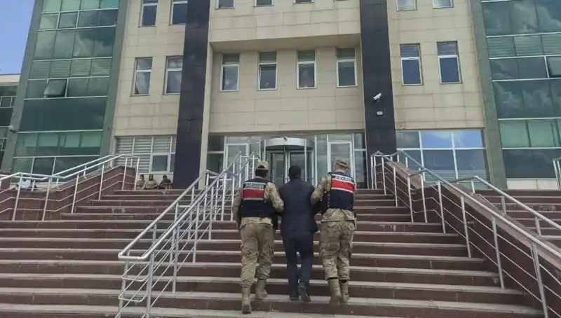 Hapis Cezasıyla Aranan Şahıs, Saklandığı Yerden Yakalandı!