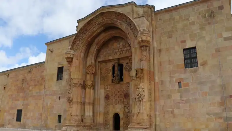 Divriği Ulu Camii ve Darüşşifası’na Şanlı Ziyaretçi Akını Devam Ediyor