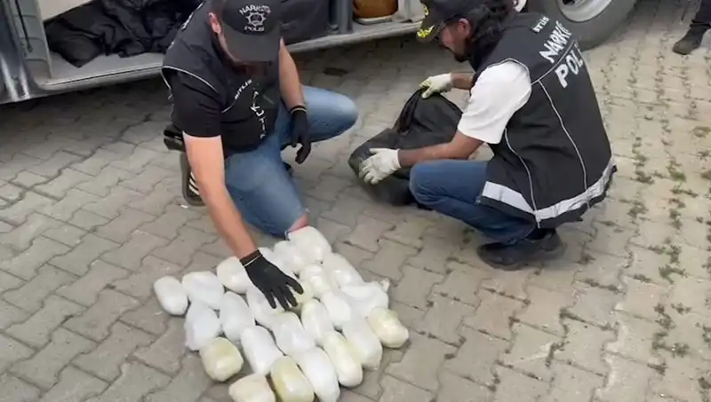 Yolcunun Bagajında Tespit Edilen 13 Kilo Metamfetamin: Sıra Dışı Bir Olay