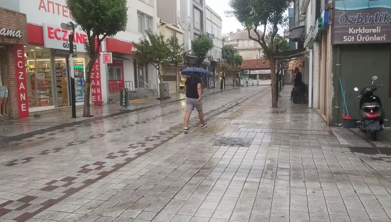 Kırklareli'de Sağanak Yağış Hayatı Olumsuz Etkiledi: Şiddetli Yağmur Neler Getirdi?