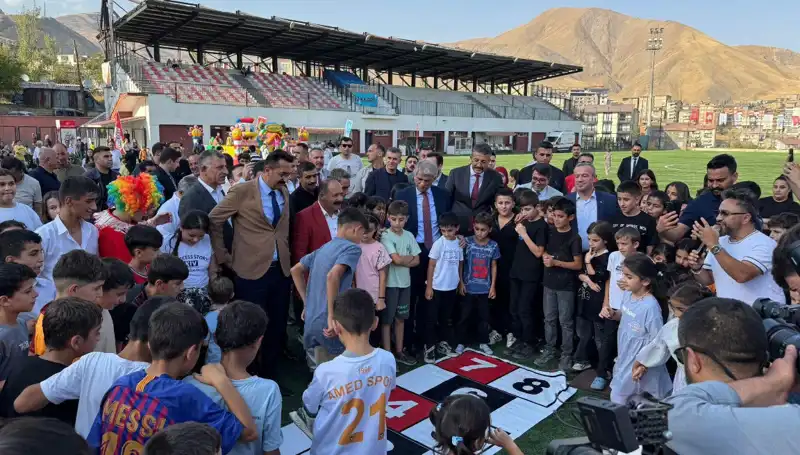 Hakkari'de Anadolu Şenliği: Kültür ve Eğlence Dolu Bir Etkinlik Başladı