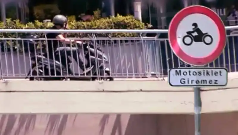 Üst Geçit Motokuryelerin İşgali Altında: Korna Sesleri Artık Tükeniyor!