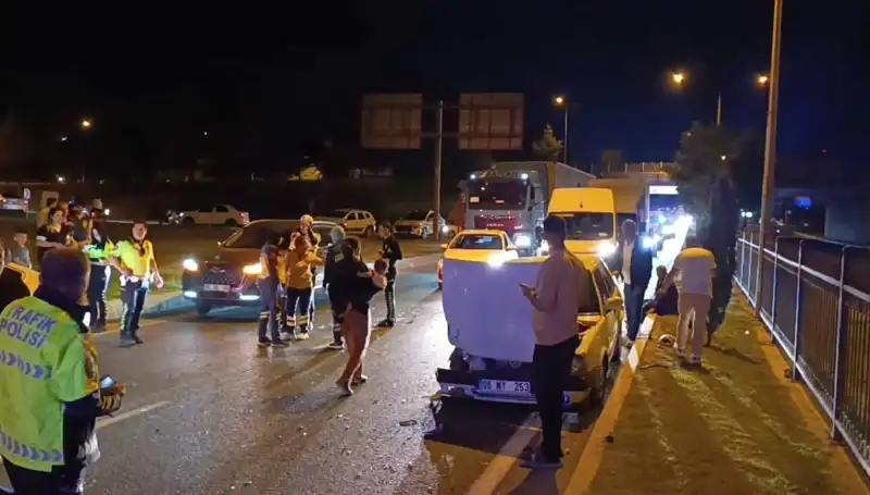 Otoyolda Yanlış Yön Dönüş Yaparken Kazaya Neden Olan Araç: İki Çocuk Yaralı