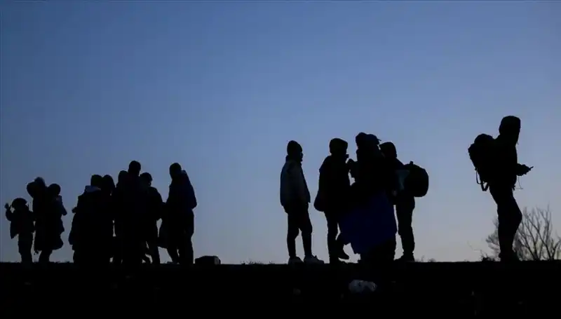 Edirne'de Düzensiz Göçmen Yakalama Operasyonu: 21 Kişi Gözaltında!