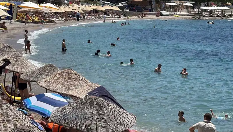 Hava Sıcaklığı 36 Dereceye Ulaştı: Plajlar Kalabalıklaştı, Serinleme Çılgınlığı Başladı