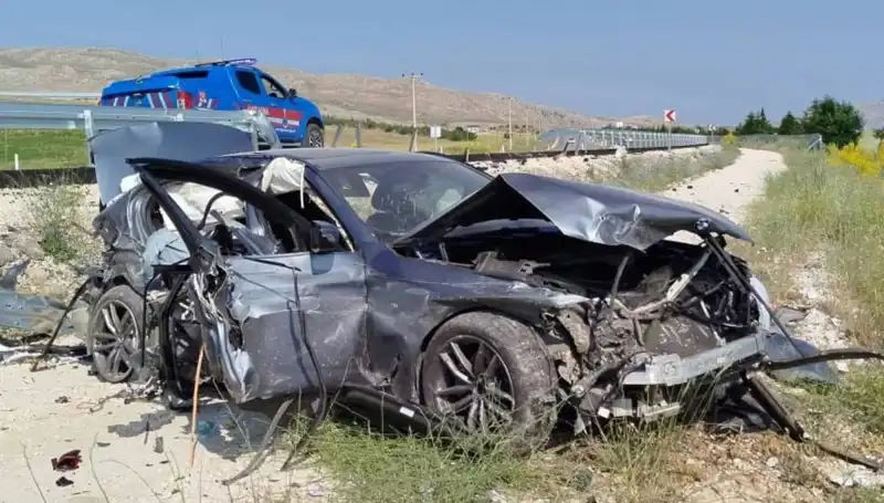 Sivas'ta İki Feci Trafik Kazası: 9 Yaralı! Acil Durum Bilançosu