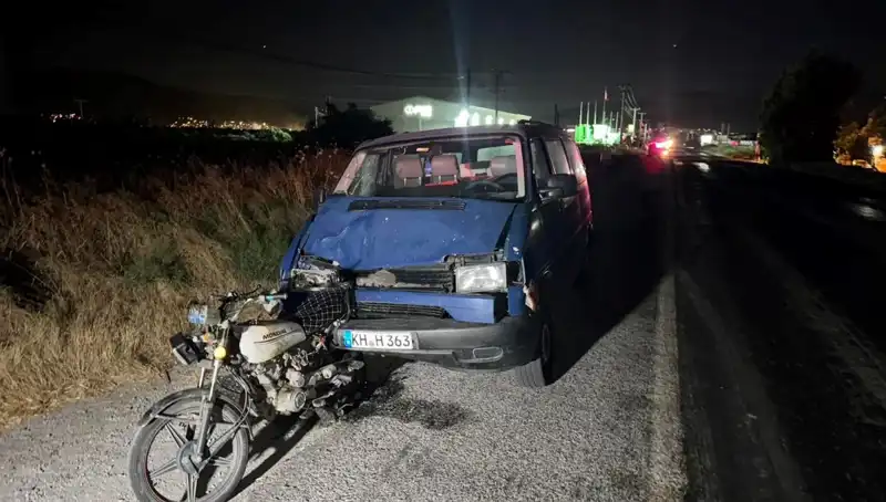 Söke’de Minibüs Motosiklete Çarptı: Kazada 3 Kişi Yaralandı