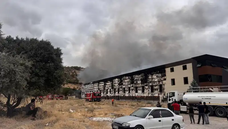 Kayseri'de Mobilya Fabrikasında Büyük Yangın: Olayın Detayları