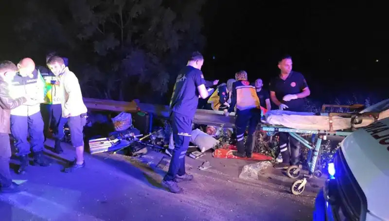 Minibüs Kazasında Savrulan Yolcuların Hayatta Kalma Mücadelesi