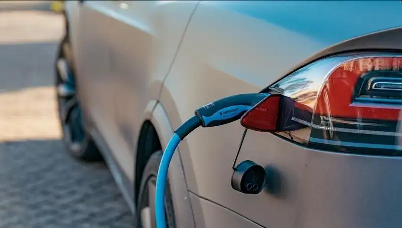 6 Ayda 9.1 Milyon Elektrikli Otomobil Satışı: Pazarın Geleceği Nasıl Şekilleniyor?