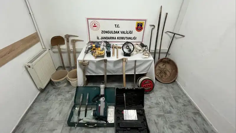 Çaycuma'da Kaçak Kazı Yapan 5 Kişi Operasyonla Yakalandı