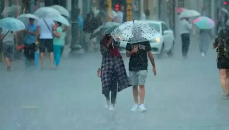 Meteoroloji'den Önemli Uyarı: Yangın Bölgesinde Rüzgar, İstanbul'da Sağanak Yağış
