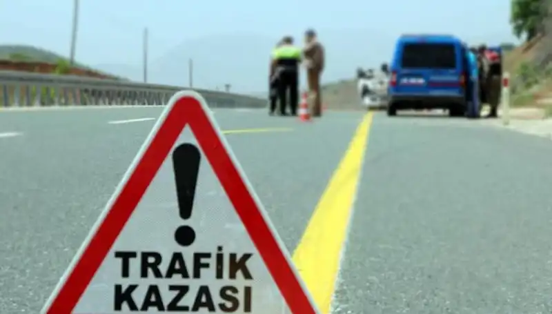Otomobil ve Kamyon Çarpıştı: Korkunç Kazada Ölü ve Yaralıların Sayısı Artıyor