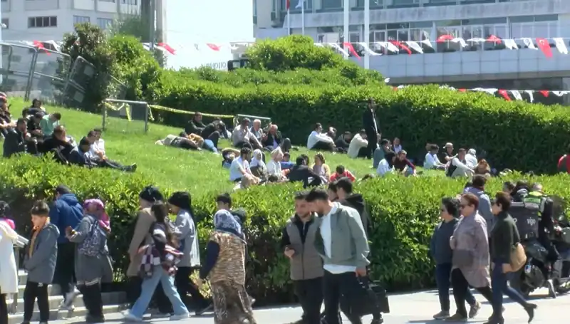 Taksim'de Deprem Yoğunluğu Artıyor: Uzmanlar Uyarıyor!