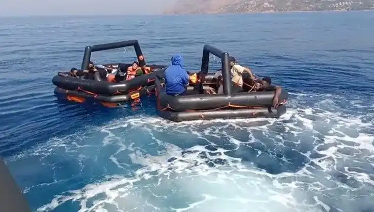Ayvacık'ta 19 Kaçak Göçmen Operasyonuyla Kurtarıldı: Detaylar Açıklanıyor