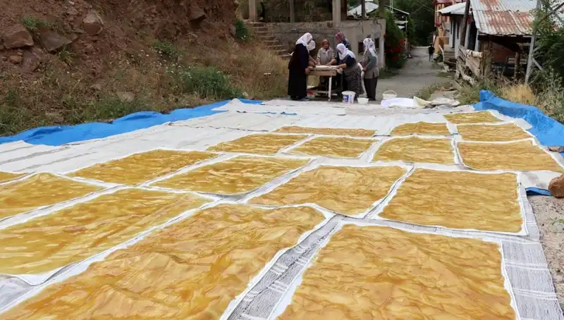 Dev Kazanlarda Odun Ateşiyle Hazırlanan Kış Lezzetleri: Sofralarınıza Geliyor