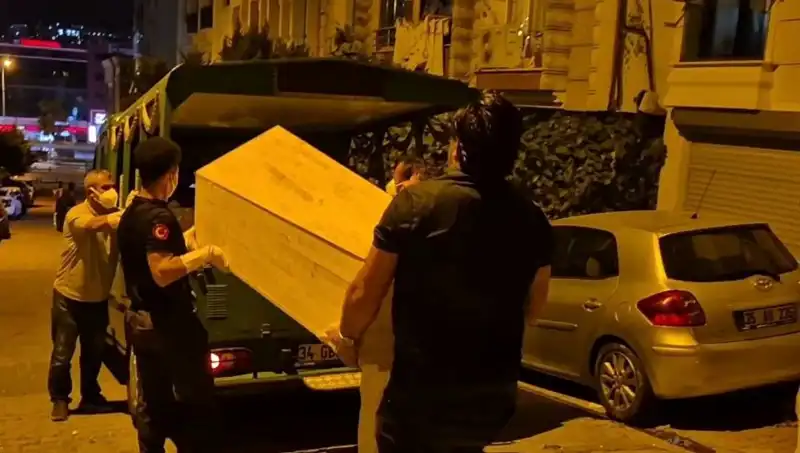 Esenyurt'ta Gizemli Ölüm: Kadın Cesedi Bulundu, Soru İşaretleri Arttı