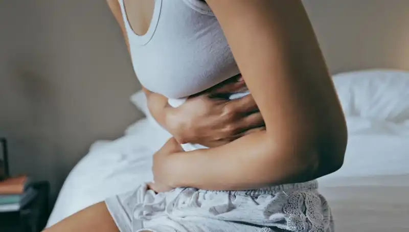 22 Yaşındaki Genç, Aylarca Görmezden Geldiği Belirtiler Sonrası Bağırsak Kanseri Teşhisi Aldı