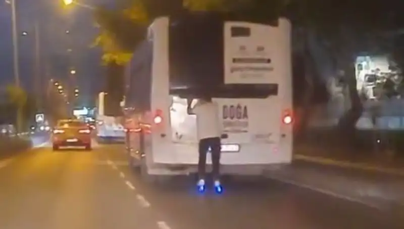 Paten Kayarak Trafikte Tehlikeli Bir Yolculuğa Çıkmak!