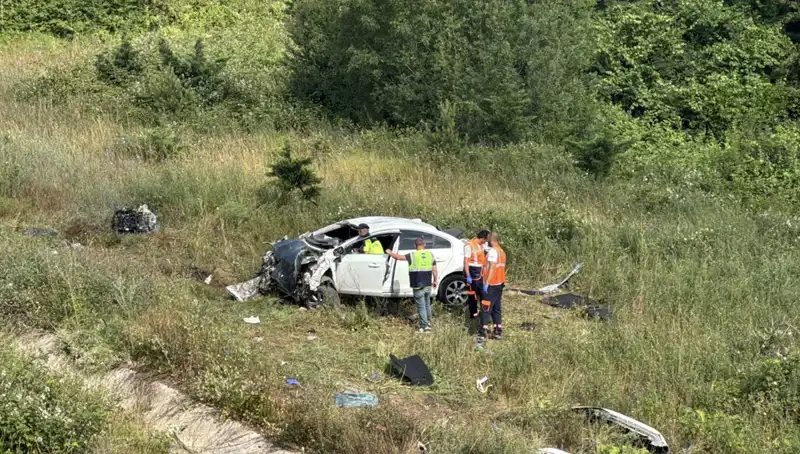 Kuzey Marmara Otoyolu'nda Dehşet Veren Kaza: Araç Şarampole Devrildi!