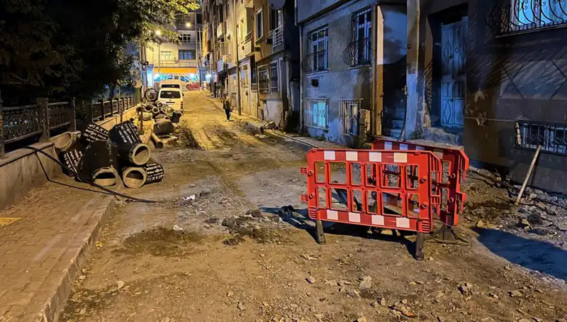 Bayrampaşa'da Altyapı Çalışması Sırasında Rögar Kapağı Patladı: Olayın Ardındaki Sebepler