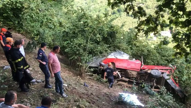 Fındık İşçilerini Taşıyan Araç Şarampole Devrildi: Can Kaybı ve Yaralılar!
