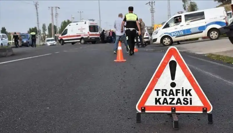 Otoyolda Kontrolden Çıkan Otomobil Bariyere Çarptı: Tekirdağ’da Feci Kaza!