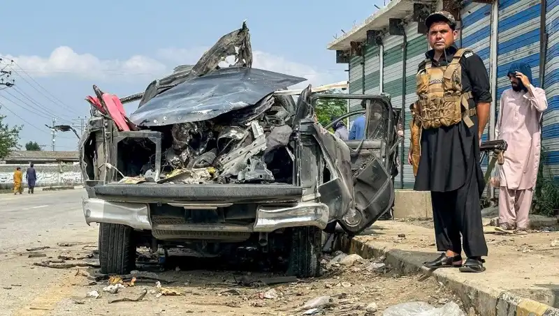 Pakistan'da Şiddet Patladı: Dört Hükümet Yetkilisi ve Bir Polis Memuru Hayatını Kaybetti