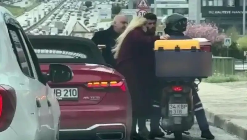 D-100'de Dehşet Anları: Motokuryeye Silahlı Saldırı Yaşandı