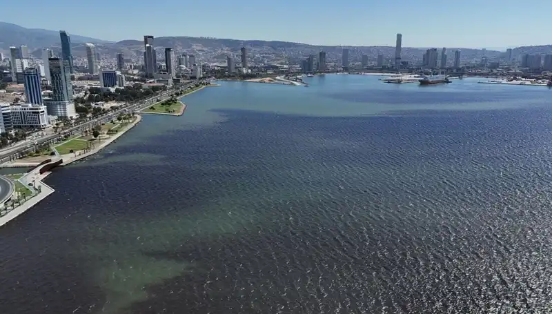 İzmir Körfezi'nde Kötü Koku Alarmı: Sebebi ve Çözüm Yolları