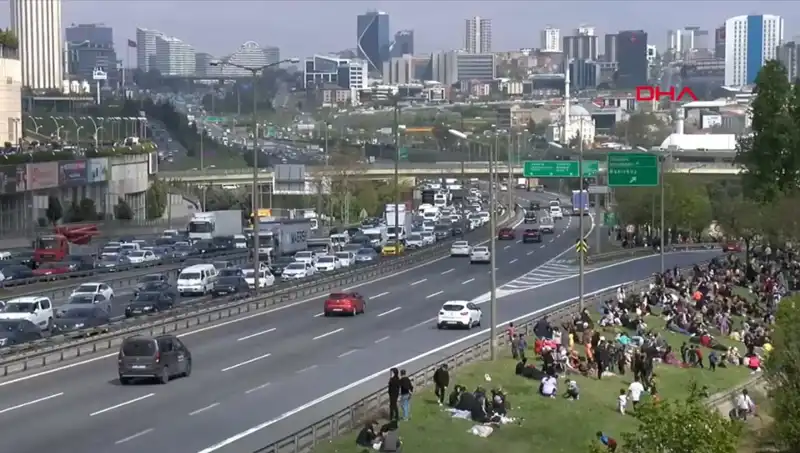Türkiye'de Deprem Sonrası Trafik Yoğunluğu Yüzde 56 Artış Gösterdi