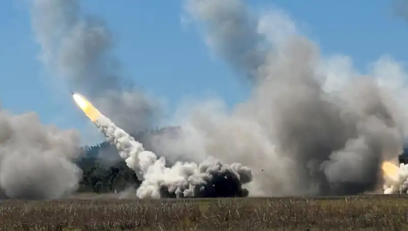 Avustralya’nın En Büyük Askeri Tatbikatında HIMARS Atışı Gerçekleştirildi