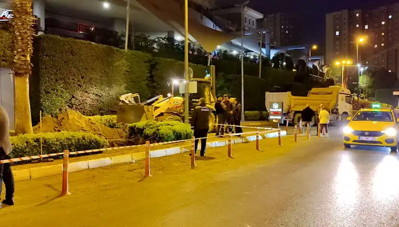 AVM Girişinde Doğalgaz Sızıntısı: Paniğe Neden Olan Olayın Ayrıntıları