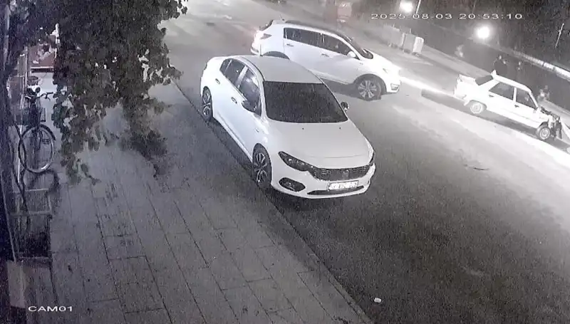 Yaya Geçidinde Dram: Yayaya Yol Vermek İsteyen Sürücü Kaza Geçirdi
