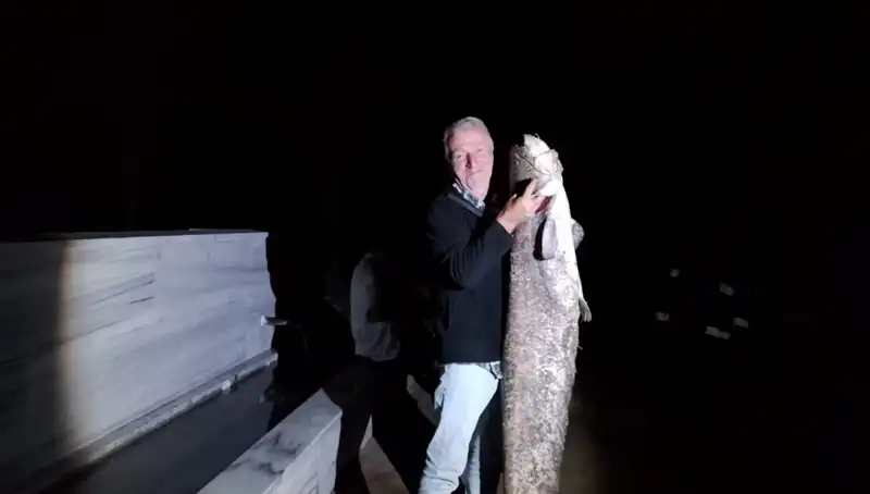 Barajda Oltasına Takılan 40 Kilo Ağırlığında Balık İle Şok Etkisi Yaratıldı