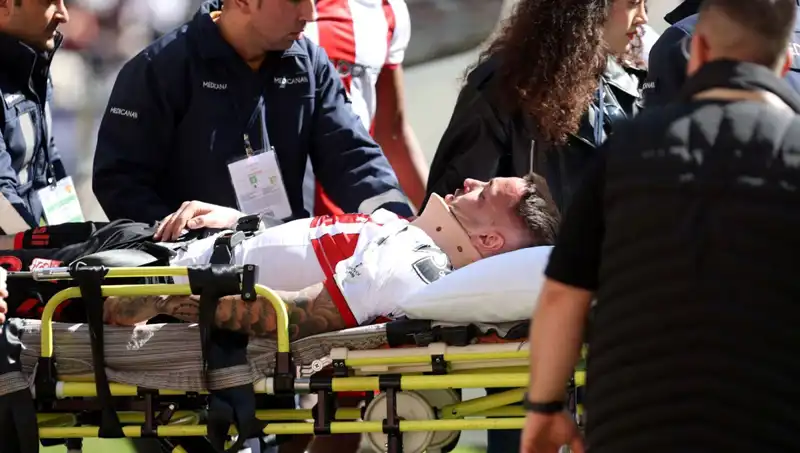 Sivasspor-Göztepe Maçında Şok Sakatlıklar: İki Futbolcu Hastaneye Kaldırıldı!