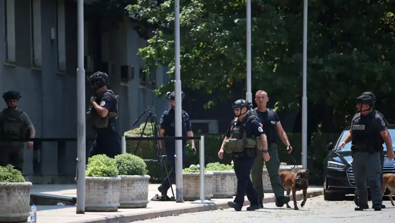 Kosova Meclisi’ne Yapılan Bomba İhbarı Panik Yarattı